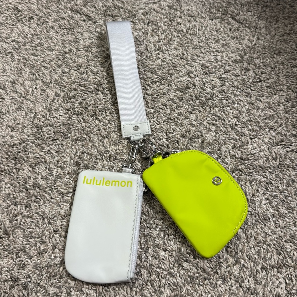 NWOT lululemon Dual Pouch Wristlet - citra lime/white
